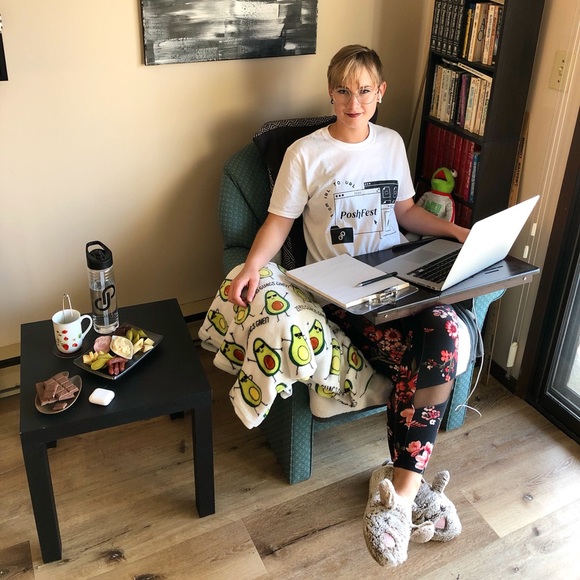 Meet your Posher, Danika Elaine - Picture 1 of 16